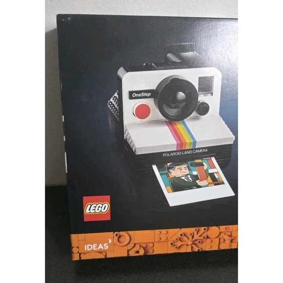 LEGO Ideas Polaroid OneStep SX-70 Camera Model 21345 - Picture 2 of 7